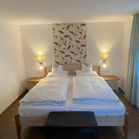 盖斯特豪斯兹姆赫尔斯恩酒店