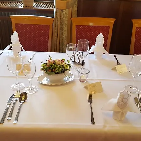 Pensjonat Zum Hirschen 3*