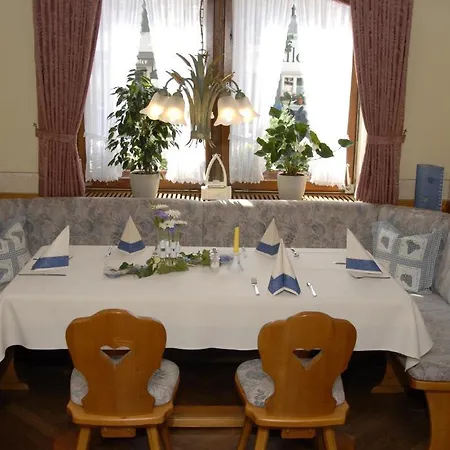 Zum Hirschen Pensjonat 3*