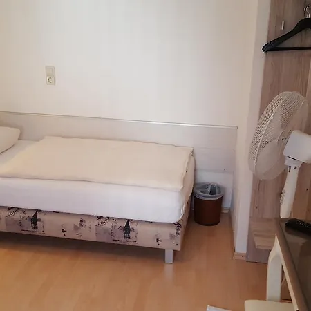 盖斯特豪斯兹姆赫尔斯恩酒店 灵斯海姆