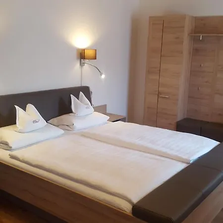 盖斯特豪斯兹姆赫尔斯恩酒店 招待所