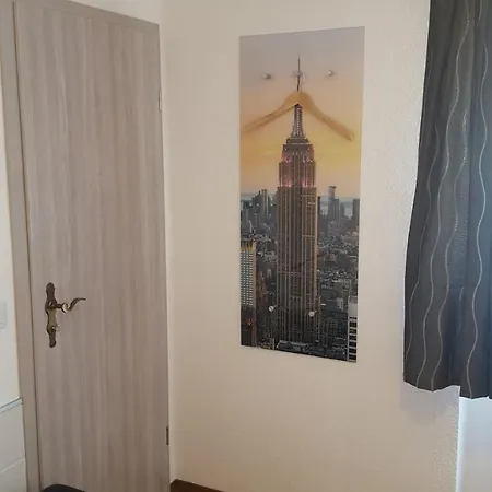 盖斯特豪斯兹姆赫尔斯恩酒店 招待所 3*