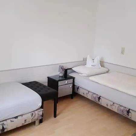 招待所 盖斯特豪斯兹姆赫尔斯恩酒店 灵斯海姆