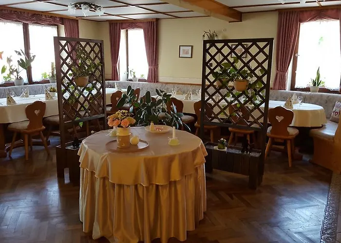 ゲストハウス Zum Hirschen 3*